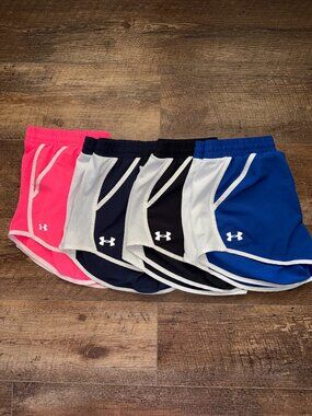 Lot of 4 shorts SMALL GUC